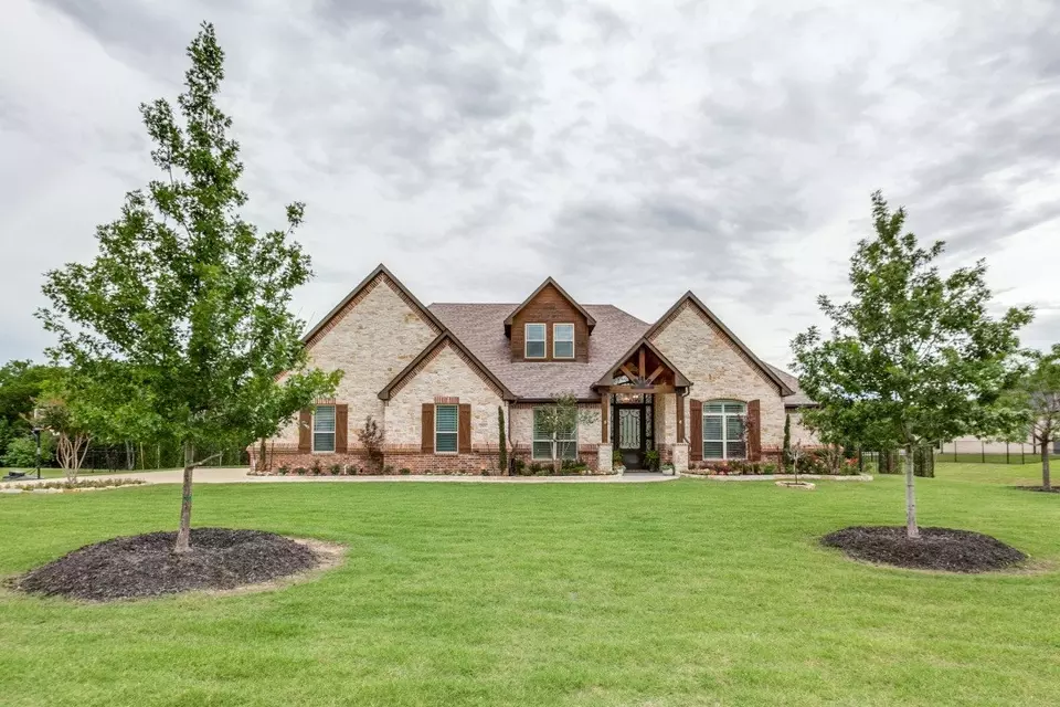 Exterior - 217 The Falls Dr, Sunnyvale, TX 75182 photo 1 of 7
