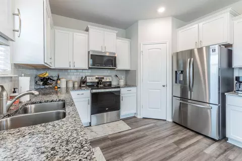 Kitchen - 6605 Elephant Butte Dr, Waco, TX 76708 photo 2 of 2