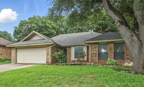 6202 Brookgate Dr, Arlington, TX 76016