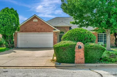 7413 Glen Dr, Watauga, TX 76148
