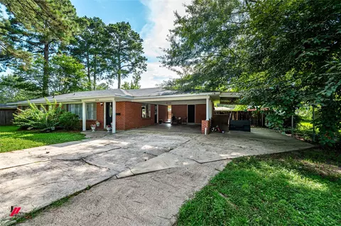 205 8th St NE, Springhill, LA 71075 photo 4