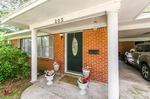 205 8th St NE, Springhill, LA 71075
