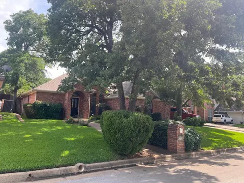 3406 Blue Forest Dr, Arlington, TX 76001