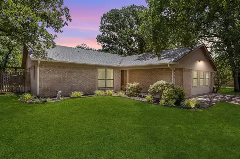 816 Lake Crest Pkwy, Azle, TX 76020