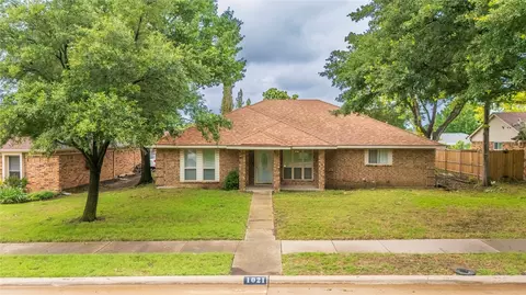 1021 Summertree Cir, Plano, TX 75025