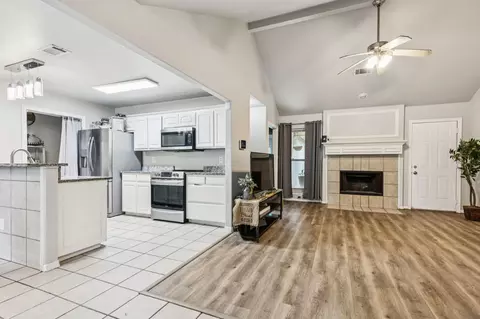Entry Way - 404 Bethlehem St, Terrell, TX 75160 photo 1 of 2