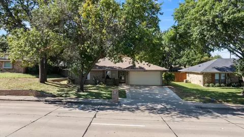 213 NE Alsbury Blvd, Burleson, TX 76028