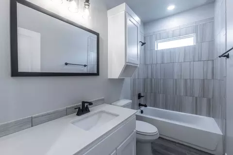 Bath - 141 Dana Pt, Lorena, TX 76655 photo 3 of 4