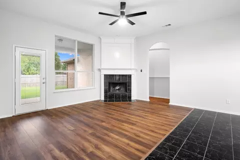 908 Trinity Dr, Lancaster, TX 75146 photo 8