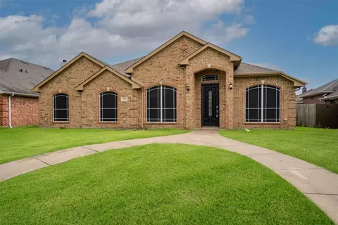 908 Trinity Dr, Lancaster, TX 75146 photo 2