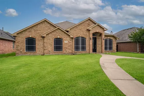908 Trinity Dr, Lancaster, TX 75146 photo 3