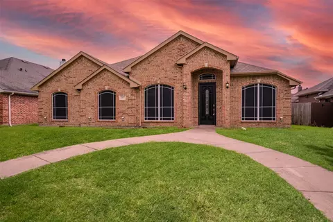 908 Trinity Dr, Lancaster, TX 75146