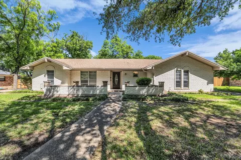 3401 Oakridge Ln, Waco, TX 76708