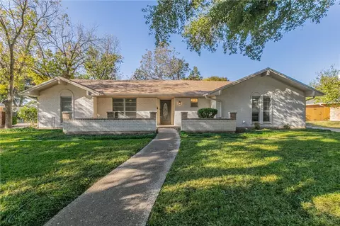 3401 Oakridge Ln, Waco, TX 76708