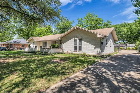 Exterior - 3401 Oakridge Ln, Waco, TX 76708 photo 2 of 6