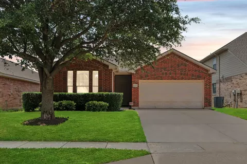 9033 Golden Sunset Trl, Fort Worth, TX 76244