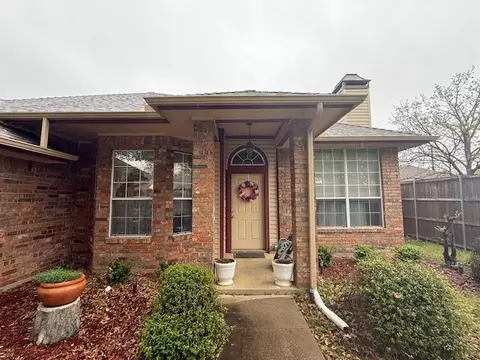 1221 Oak Tree St, Denton, TX 76209