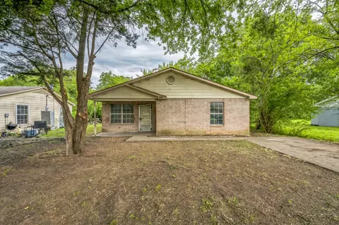 207 N 1st St, Crandall, TX 75114