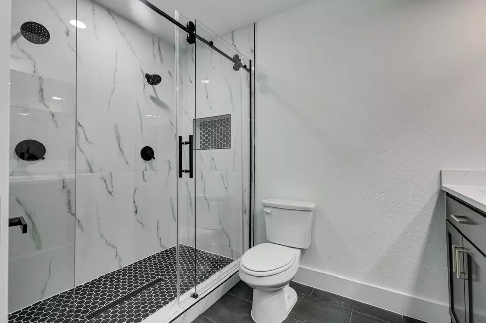 Bath - 4709 Ancilla Dr, Garland, TX 75042 photo 2 of 6