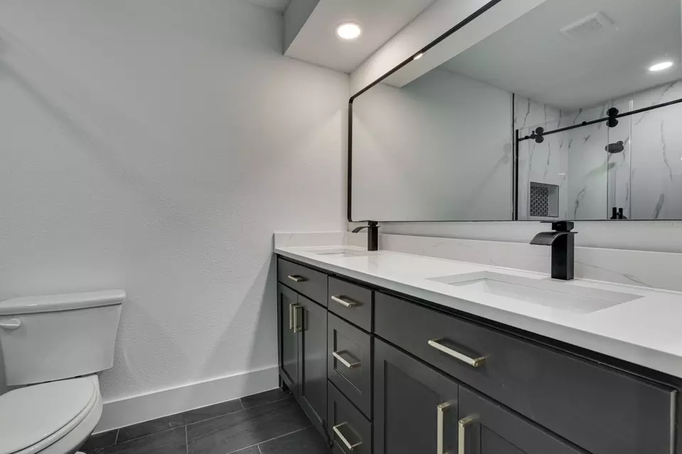 Bath - 4709 Ancilla Dr, Garland, TX 75042 photo 1 of 6