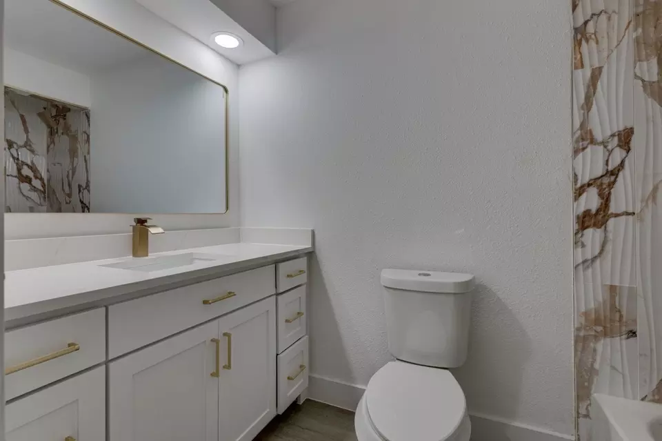 Bath - 4709 Ancilla Dr, Garland, TX 75042 photo 5 of 6