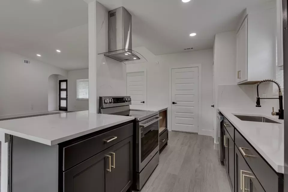 Kitchen - 4709 Ancilla Dr, Garland, TX 75042 photo 3 of 4