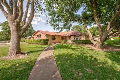 328 Bennett Cir, Desoto, TX 75115
