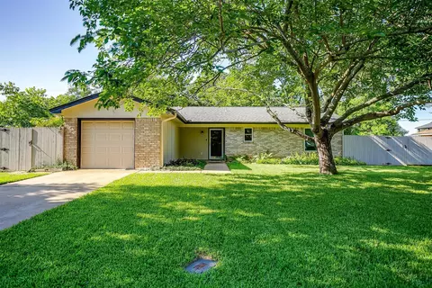 221 Sierra Dr, Joshua, TX 76058