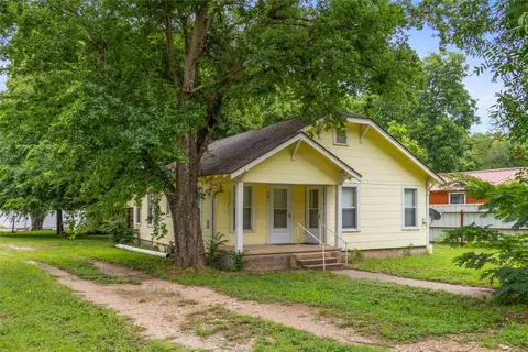701 S Austin St, De Leon, TX 76444