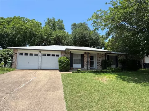 1815 Redwood St, Arlington, TX 76014