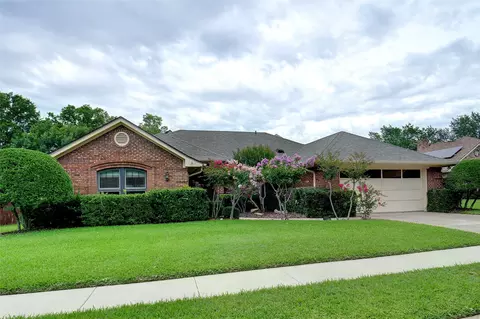 1301 Medford Dr, Bedford, TX 76021