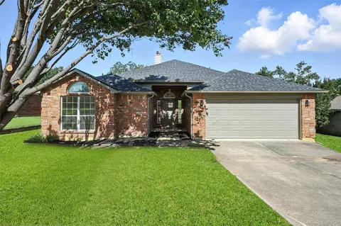 713 Madeline Ct, Azle, TX 76020