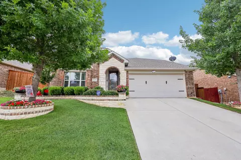 813 Oriel Cir, Crowley, TX 76036