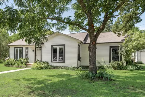 103 E 14th St, Joshua, TX 76058