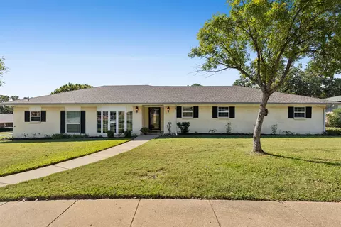 1610 Newsom Ct, Pantego, TX 76013