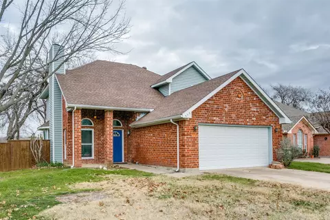 535 Beasley Dr, Lewisville, TX 75057