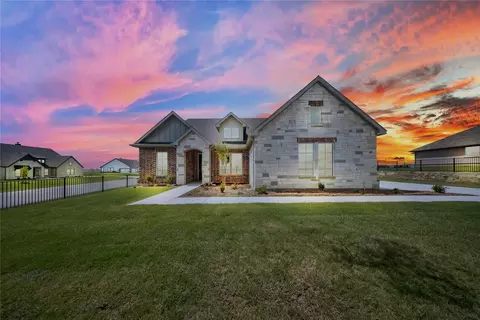 111 Clear Creek Ln, New Fairview, TX 76078