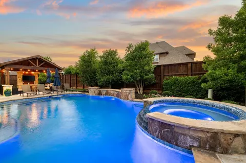 8001 Seville Dr, North Richland Hills, TX 76182