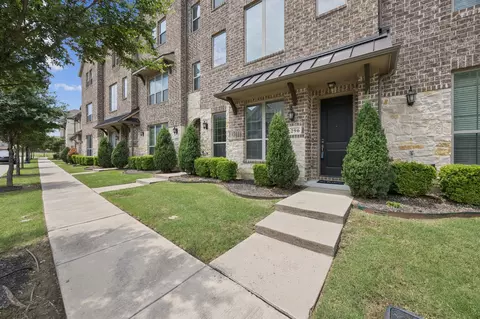 296 Ferndale St, Lewisville, TX 75067