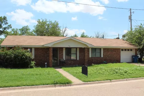 530 W E St, Munday, TX 76371