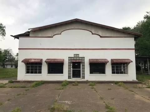 812 W 7th St, Bonham, TX 75418