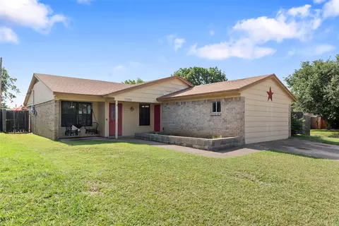 7200 Astoria Ct, Watauga, TX 76148