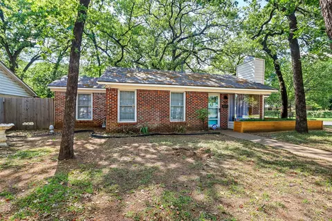 717 Thersa Dr, River Oaks, TX 76114