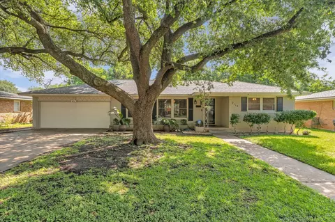 Exterior - 2113 Trinity Dr, Waco, TX 76710 photo 3 of 11