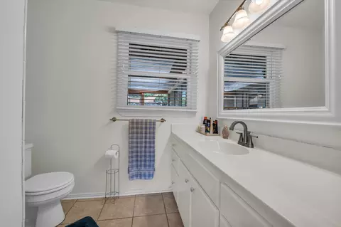 Bath - 2113 Trinity Dr, Waco, TX 76710 photo 1 of 4