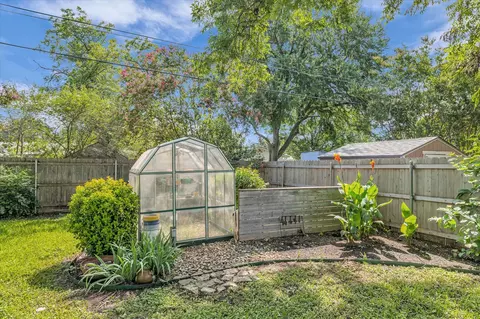 Exterior - 2113 Trinity Dr, Waco, TX 76710 photo 10 of 11