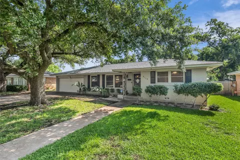 Exterior - 2113 Trinity Dr, Waco, TX 76710 photo 4 of 11
