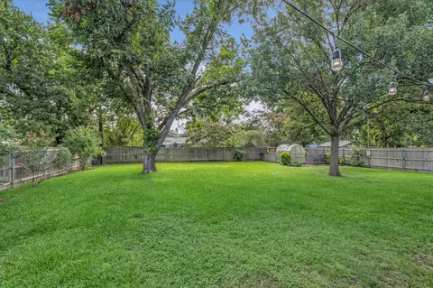 Exterior - 2113 Trinity Dr, Waco, TX 76710 photo 9 of 11