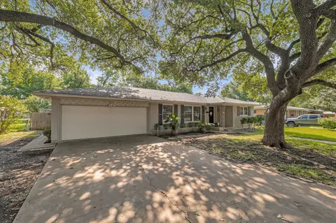 Exterior - 2113 Trinity Dr, Waco, TX 76710 photo 2 of 11