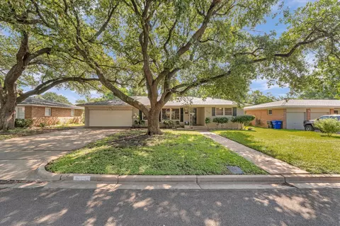 2113 Trinity Dr, Waco, TX 76710